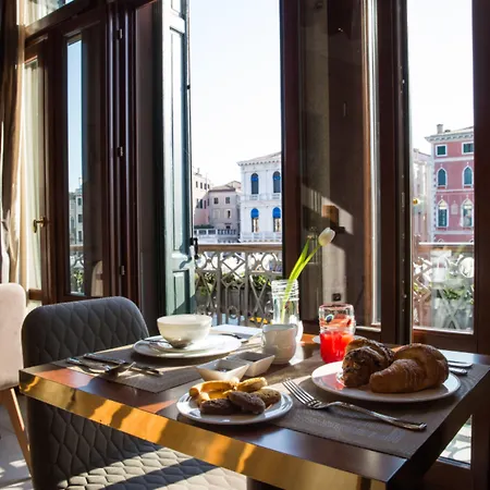 Riva Del Vin Boutique